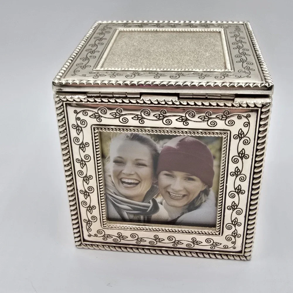 Things Remembered Silver Filigree‎ Cube Photo Frame Keepsake Box Heart Clasp